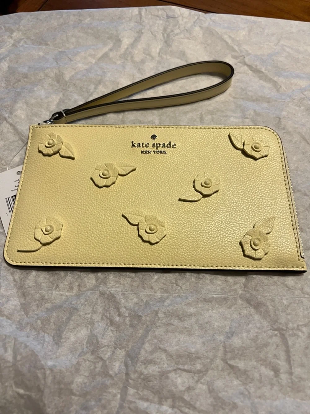 NWT kate spade Yellow Floral Appliqué Wristlet Lemon Fond. (700) YPM Lucy